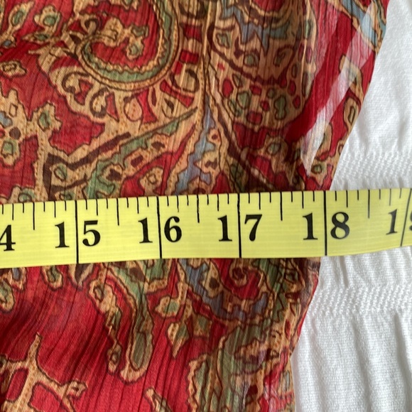 Made in Nepal wrap around wine paisley short sleeved blouse. Ties inside… - Picture 14 of 17